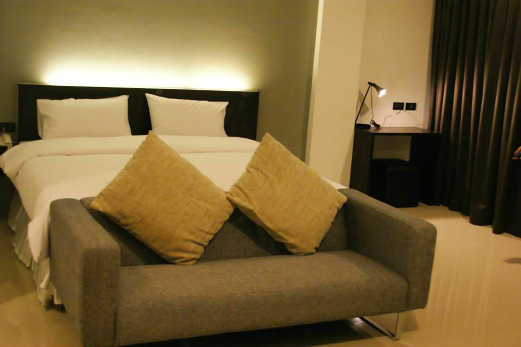 Izen Budget Hotel & Residence Rayong Exterior foto
