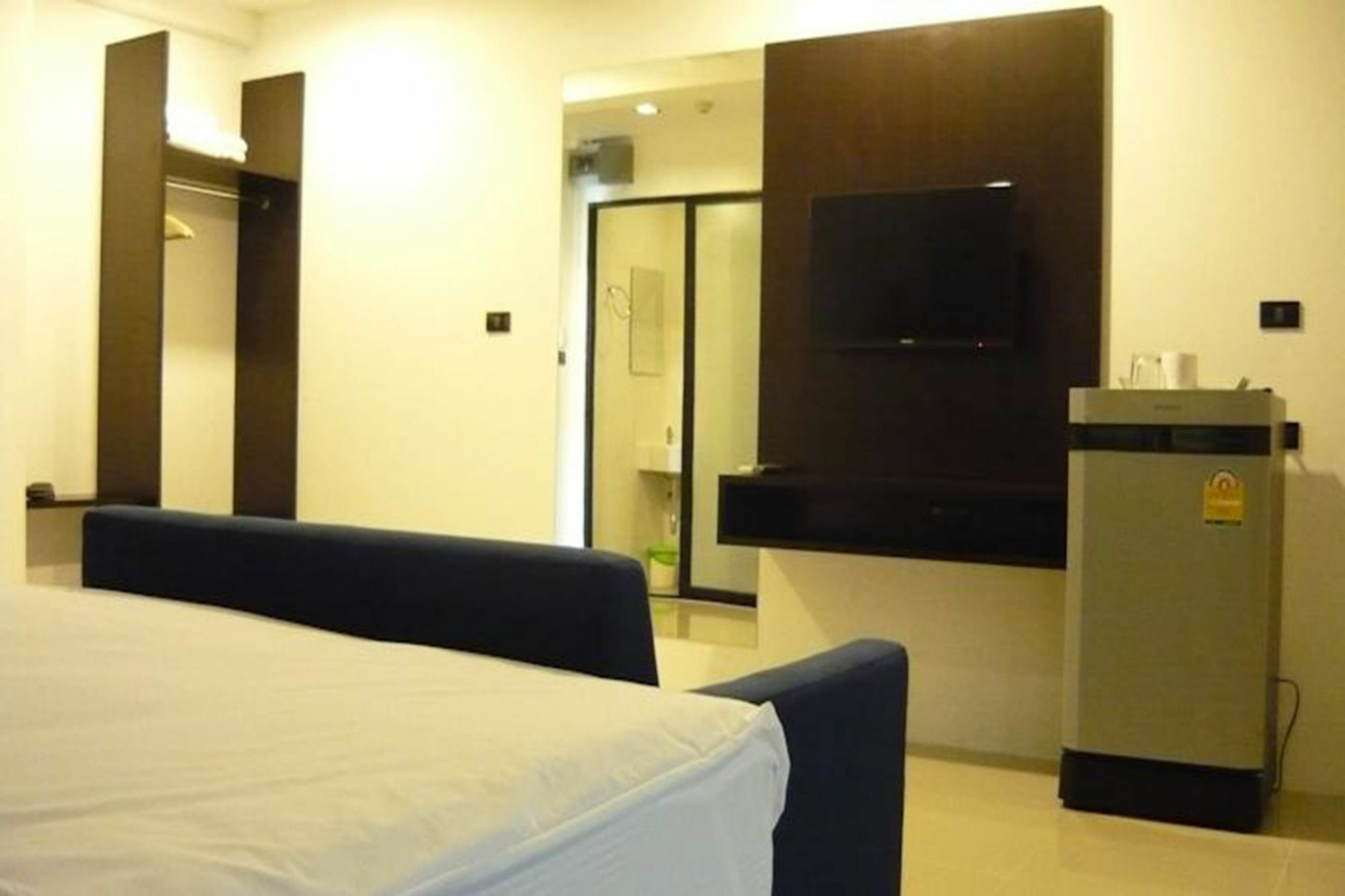 Izen Budget Hotel & Residence Rayong Exterior foto